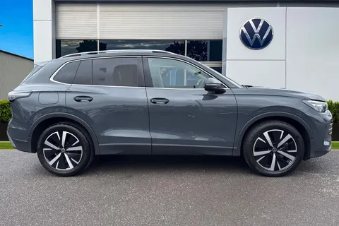 DE74MWD Volkswagen Tiguan 2.0 TDI Elegance 5dr DSG ⭐ Infotainment pack plus, HD lights, winter Pack⭐ Thumbnail #4