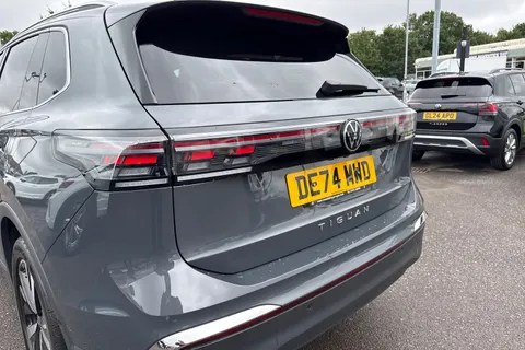 DE74MWD Volkswagen Tiguan 2.0 TDI Elegance 5dr DSG ⭐ Infotainment pack plus, HD lights, winter Pack⭐ Thumbnail #9