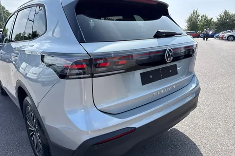 Volkswagen Tiguan 2.0 TDI Match DSG Euro 6 (s/s) 5dr Thumbnail #8