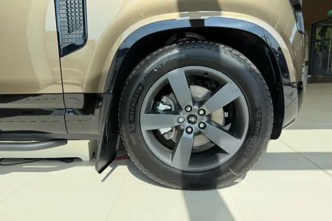 Land Rover Defender 90 3.0 D250 MHEV X-Dynamic HSE Auto 4WD Euro 6 (s/s) 3dr Thumbnail #9