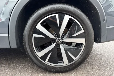 DE74MWD Volkswagen Tiguan 2.0 TDI Elegance 5dr DSG ⭐ Infotainment pack plus, HD lights, winter Pack⭐ Thumbnail #12