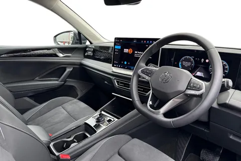 DE74MWD Volkswagen Tiguan 2.0 TDI Elegance 5dr DSG ⭐ Infotainment pack plus, HD lights, winter Pack⭐ Thumbnail #15