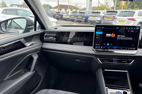 DE74MWD Volkswagen Tiguan 2.0 TDI Elegance 5dr DSG ⭐ Infotainment pack plus, HD lights, winter Pack⭐ Thumbnail #21