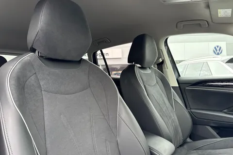 DE74MWD Volkswagen Tiguan 2.0 TDI Elegance 5dr DSG ⭐ Infotainment pack plus, HD lights, winter Pack⭐ Thumbnail #25