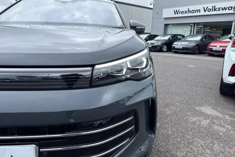 DE74MWD Volkswagen Tiguan 2.0 TDI Elegance 5dr DSG ⭐ Infotainment pack plus, HD lights, winter Pack⭐ Thumbnail #33