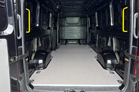 CX25LHG Volkswagen Crafter 2.0 TDI 140PS Commerce Plus High Roof Van Auto Thumbnail #7