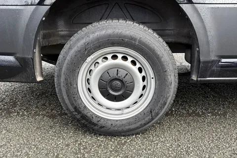 CX25LHG Volkswagen Crafter 2.0 TDI 140PS Commerce Plus High Roof Van Auto Thumbnail #12