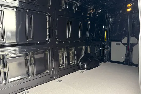 CX25LHG Volkswagen Crafter 2.0 TDI 140PS Commerce Plus High Roof Van Auto Thumbnail #19