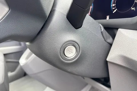 CX25LHG Volkswagen Crafter 2.0 TDI 140PS Commerce Plus High Roof Van Auto Thumbnail #31