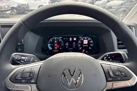 CX25LHG Volkswagen Crafter 2.0 TDI 140PS Commerce Plus High Roof Van Auto Thumbnail #32