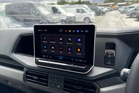 CX25LHG Volkswagen Crafter 2.0 TDI 140PS Commerce Plus High Roof Van Auto Thumbnail #36