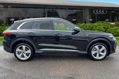 DH25AOJ Audi Q5 2.0 TDI S line S Tronic quattro Euro 6 (s/s) 5dr Thumbnail #4