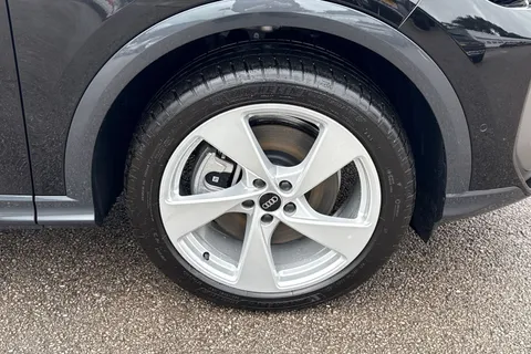 DH25AOJ Audi Q5 2.0 TDI S line S Tronic quattro Euro 6 (s/s) 5dr Thumbnail #10