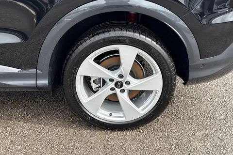 DH25AOJ Audi Q5 2.0 TDI S line S Tronic quattro Euro 6 (s/s) 5dr Thumbnail #12