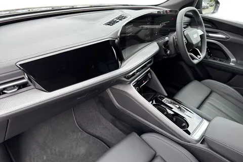 DH25AOJ Audi Q5 2.0 TDI S line S Tronic quattro Euro 6 (s/s) 5dr Thumbnail #15