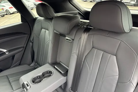 DH25AOJ Audi Q5 2.0 TDI S line S Tronic quattro Euro 6 (s/s) 5dr Thumbnail #19