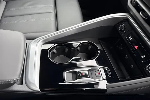 DH25AOJ Audi Q5 2.0 TDI S line S Tronic quattro Euro 6 (s/s) 5dr Thumbnail #54