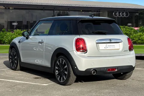 LR19LFJ Mini Hatch 1.5 Cooper Exclusive Hatchback 3dr Petrol Steptronic Euro 6 (s/s) (136 ps) Thumbnail #3