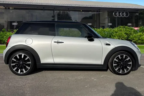 LR19LFJ Mini Hatch 1.5 Cooper Exclusive Hatchback 3dr Petrol Steptronic Euro 6 (s/s) (136 ps) Thumbnail #4