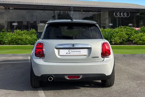 LR19LFJ Mini Hatch 1.5 Cooper Exclusive Hatchback 3dr Petrol Steptronic Euro 6 (s/s) (136 ps) Thumbnail #5