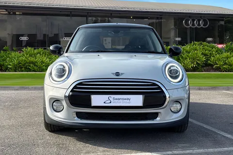 LR19LFJ Mini Hatch 1.5 Cooper Exclusive Hatchback 3dr Petrol Steptronic Euro 6 (s/s) (136 ps) Thumbnail #6