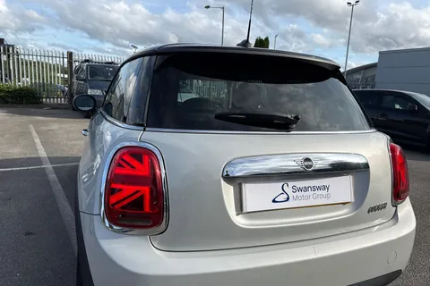 LR19LFJ Mini Hatch 1.5 Cooper Exclusive Hatchback 3dr Petrol Steptronic Euro 6 (s/s) (136 ps) Thumbnail #8