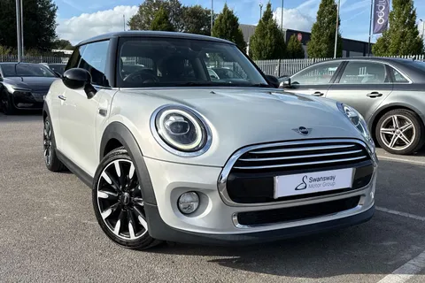 LR19LFJ Mini Hatch 1.5 Cooper Exclusive Hatchback 3dr Petrol Steptronic Euro 6 (s/s) (136 ps) Thumbnail #9