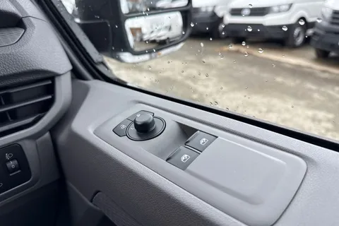 PN25OYD Volkswagen Transporter T28 Commerce Plus SWB 150 PS 2.0 TDI 6sp Manual Thumbnail #21