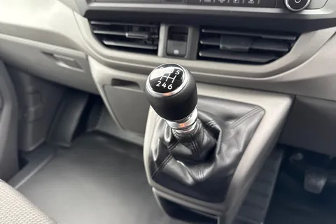 PN25OYD Volkswagen Transporter T28 Commerce Plus SWB 150 PS 2.0 TDI 6sp Manual Thumbnail #23