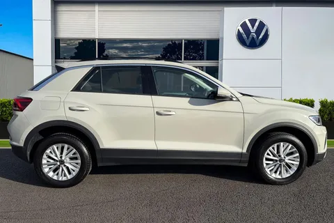 PN73VVE Volkswagen T-Roc 1.5 TSI Life 5dr DSG Thumbnail #4