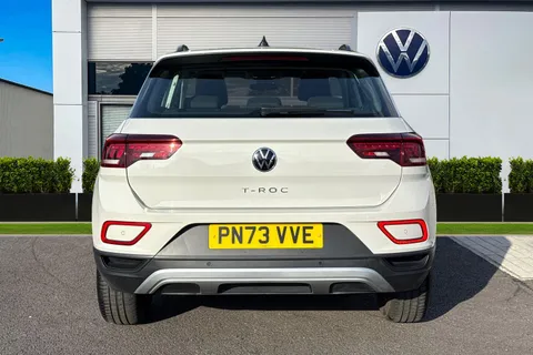 PN73VVE Volkswagen T-Roc 1.5 TSI Life 5dr DSG Thumbnail #5