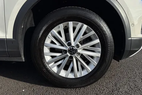 PN73VVE Volkswagen T-Roc 1.5 TSI Life 5dr DSG Thumbnail #7