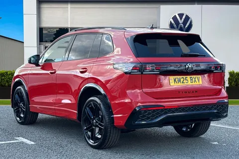 KM25BXV Volkswagen Tiguan 1.5 TSI 272 eHybrid R-Line DSG⭐ Leather, Sunroof, Black Pack, Comfort packa Thumbnail #3