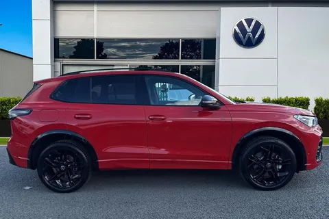 KM25BXV Volkswagen Tiguan 1.5 TSI 272 eHybrid R-Line DSG⭐ Leather, Sunroof, Black Pack, Comfort packa Thumbnail #4