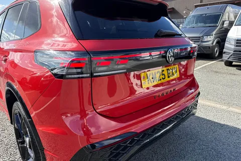 KM25BXV Volkswagen Tiguan 1.5 TSI 272 eHybrid R-Line DSG⭐ Leather, Sunroof, Black Pack, Comfort packa Thumbnail #8