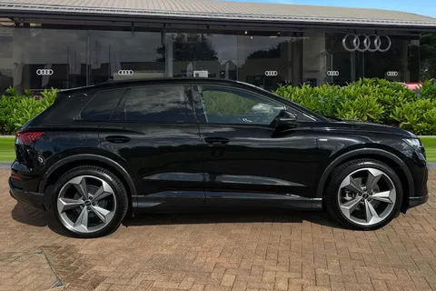 KT74WND Audi Q4 e-tron 125kW 35 55kWh Black Edition 5dr Auto Thumbnail #4