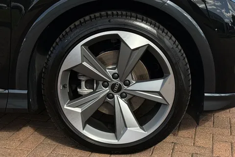 KT74WND Audi Q4 e-tron 125kW 35 55kWh Black Edition 5dr Auto Thumbnail #7