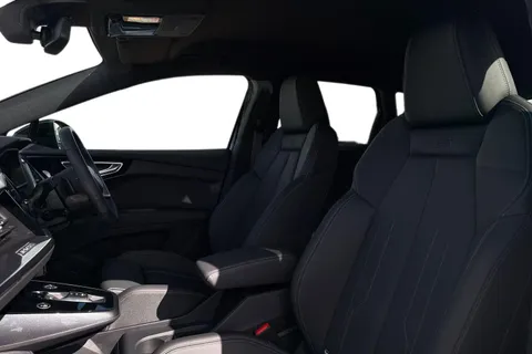 KT74WND Audi Q4 e-tron 125kW 35 55kWh Black Edition 5dr Auto Thumbnail #11