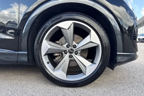 KW74DKY Audi Q4 e-tron 125kW 35 55kWh Black Edition 5dr Auto Thumbnail #9