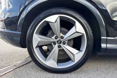 KW74DKY Audi Q4 e-tron 125kW 35 55kWh Black Edition 5dr Auto Thumbnail #10