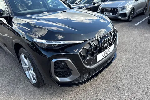  Audi Q5 2.0 TDI S line S Tronic quattro Euro 6 (s/s) 5dr Thumbnail #17