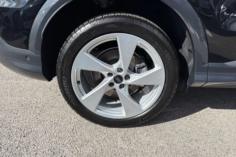  Audi Q5 2.0 TDI S line S Tronic quattro Euro 6 (s/s) 5dr Thumbnail #22