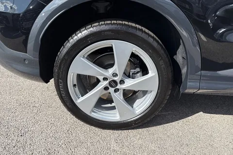  Audi Q5 2.0 TDI S line S Tronic quattro Euro 6 (s/s) 5dr Thumbnail #24