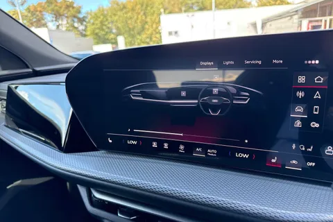  Audi Q5 2.0 TDI S line S Tronic quattro Euro 6 (s/s) 5dr Thumbnail #37