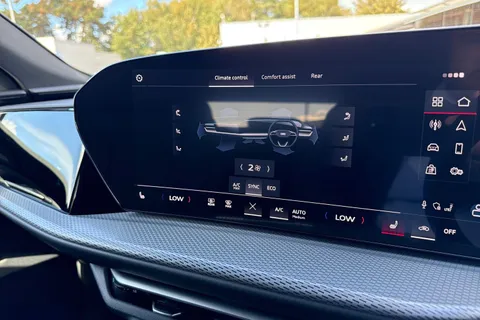  Audi Q5 2.0 TDI S line S Tronic quattro Euro 6 (s/s) 5dr Thumbnail #46