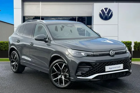 KT74RWO Volkswagen Tiguan 1.5 eTSI 150 R-Line 5dr DSG **INFO PACK PLUS + DRIVER ASSIST PACK** Thumbnail #2
