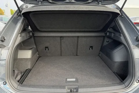 KT74RWO Volkswagen Tiguan 1.5 eTSI 150 R-Line 5dr DSG **INFO PACK PLUS + DRIVER ASSIST PACK** Thumbnail #7