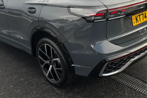 KT74RWO Volkswagen Tiguan 1.5 eTSI 150 R-Line 5dr DSG **INFO PACK PLUS + DRIVER ASSIST PACK** Thumbnail #8