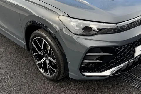 KT74RWO Volkswagen Tiguan 1.5 eTSI 150 R-Line 5dr DSG **INFO PACK PLUS + DRIVER ASSIST PACK** Thumbnail #9