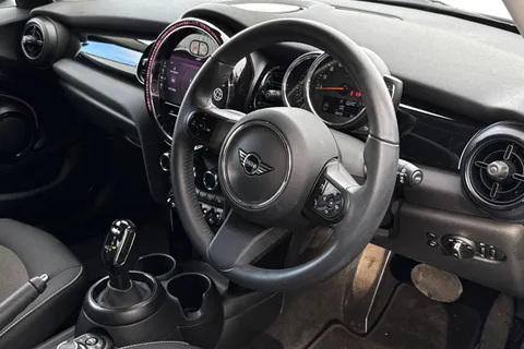 DA72VJN Mini Hatch 1.5 Cooper Classic Steptronic Euro 6 (s/s) 5dr Thumbnail #8